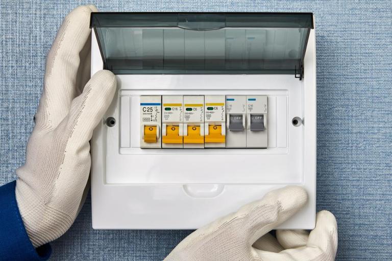 Faut-il mettre aux normes son installation électrique à Eysines ?